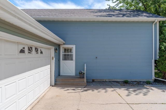 1919 27th Avenue S, Fargo, ND 58103