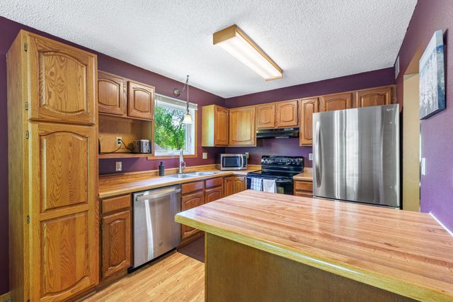 1919 27th Avenue S, Fargo, ND 58103