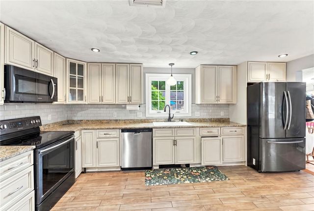 216 Hyde Street, Cranston, RI 02920