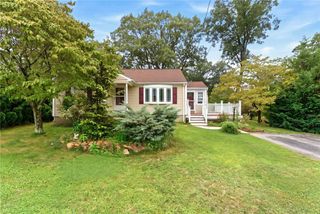 216 Hyde Street, Cranston, RI 02920