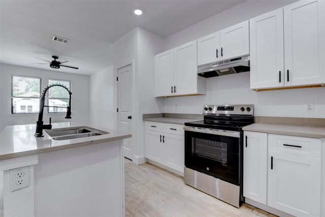 5121 Southwind Street B, Houston, TX 77033