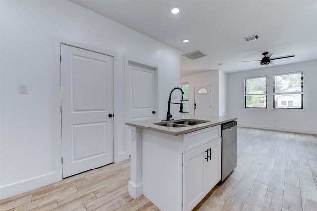 5121 Southwind Street B, Houston, TX 77033