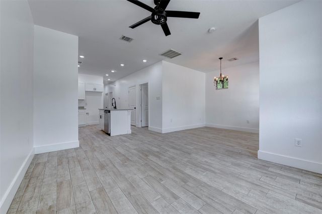 5121 Southwind Street B, Houston, TX 77033