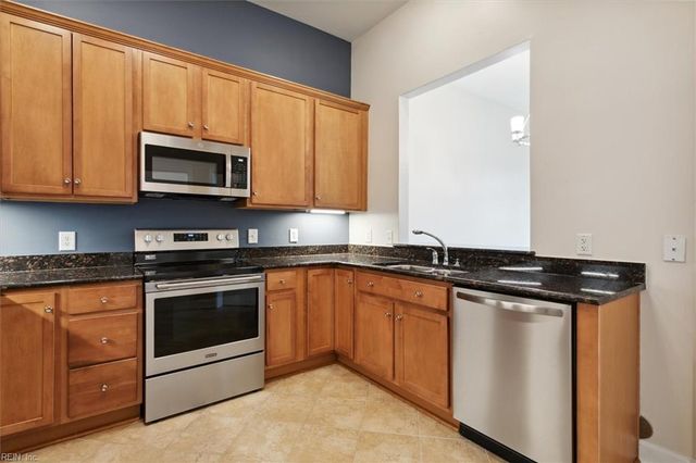 670 Town Center Dr Unit 406, Newport News, VA 23606