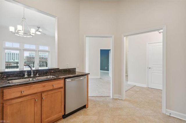 670 Town Center Dr Unit 406, Newport News, VA 23606