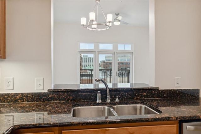 670 Town Center Dr Unit 406, Newport News, VA 23606