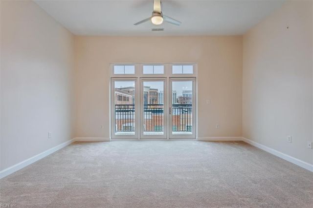 670 Town Center Dr Unit 406, Newport News, VA 23606