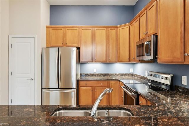 670 Town Center Dr Unit 406, Newport News, VA 23606