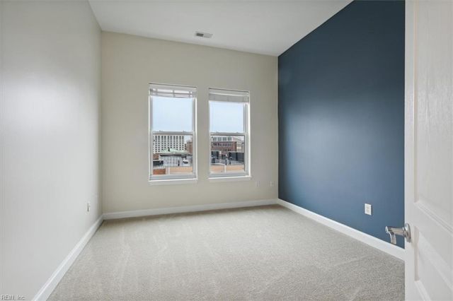 670 Town Center Dr Unit 406, Newport News, VA 23606