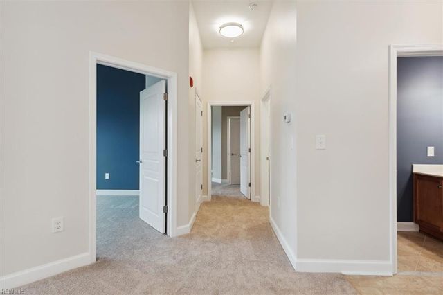 670 Town Center Dr Unit 406, Newport News, VA 23606