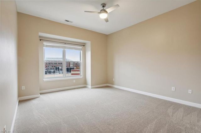 670 Town Center Dr Unit 406, Newport News, VA 23606