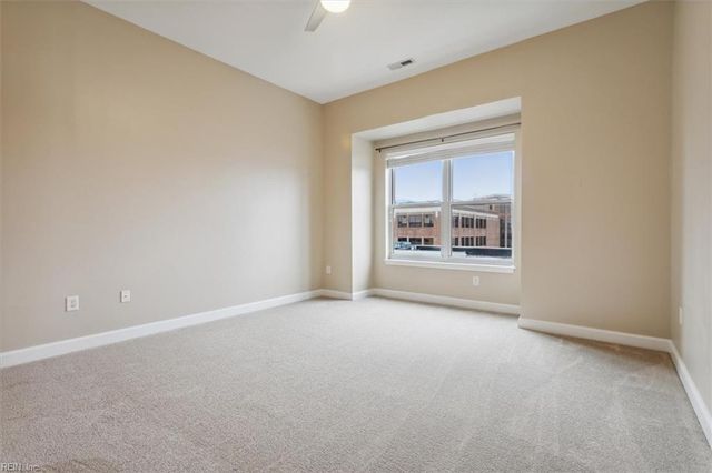 670 Town Center Dr Unit 406, Newport News, VA 23606