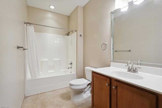 670 Town Center Dr Unit 406, Newport News, VA 23606