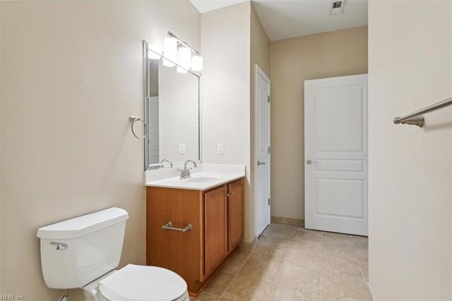 670 Town Center Dr Unit 406, Newport News, VA 23606