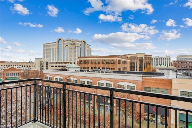 670 Town Center Dr Unit 406, Newport News, VA 23606