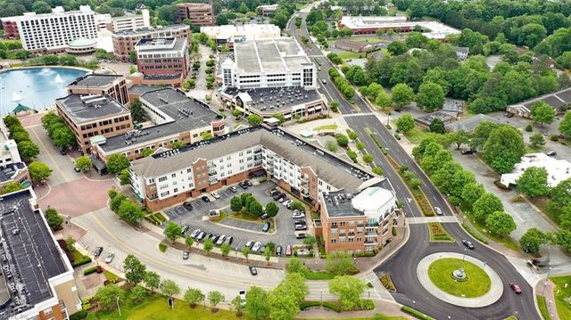 670 Town Center Dr Unit 406, Newport News, VA 23606