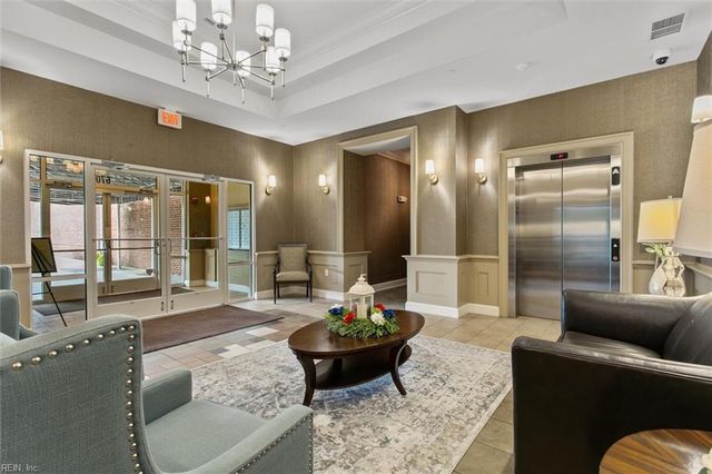 670 Town Center Dr Unit 406, Newport News, VA 23606