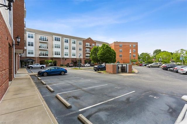 670 Town Center Dr Unit 406, Newport News, VA 23606