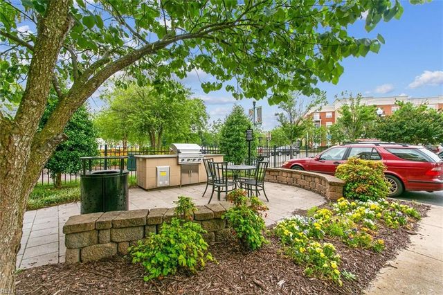 670 Town Center Dr Unit 406, Newport News, VA 23606