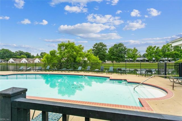 670 Town Center Dr Unit 406, Newport News, VA 23606