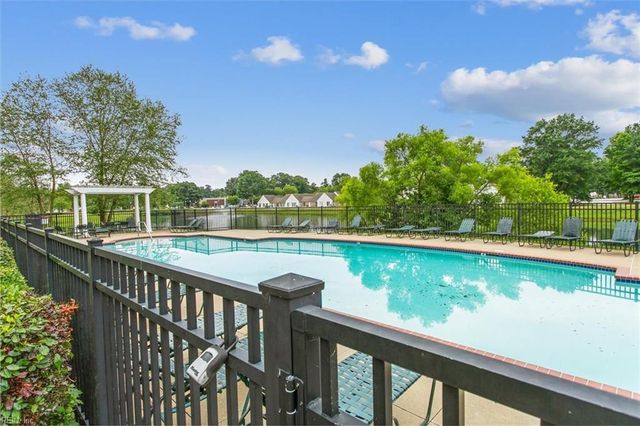 670 Town Center Dr Unit 406, Newport News, VA 23606