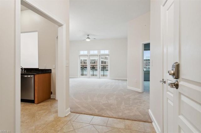 670 Town Center Dr Unit 406, Newport News, VA 23606