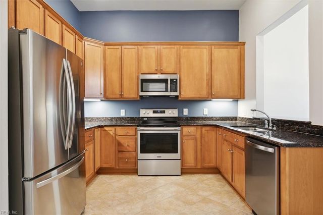 670 Town Center Dr Unit 406, Newport News, VA 23606