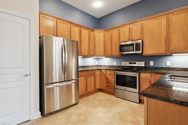 670 Town Center Dr Unit 406, Newport News, VA 23606