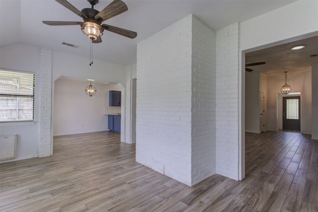 6921 Weatherwood Road, Fort Worth, TX 76133