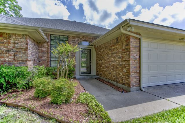 6921 Weatherwood Road, Fort Worth, TX 76133