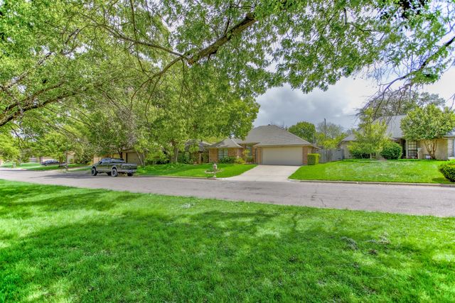 6921 Weatherwood Road, Fort Worth, TX 76133