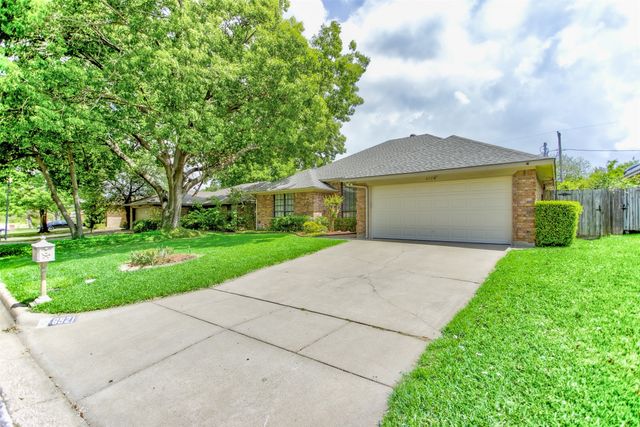 6921 Weatherwood Road, Fort Worth, TX 76133