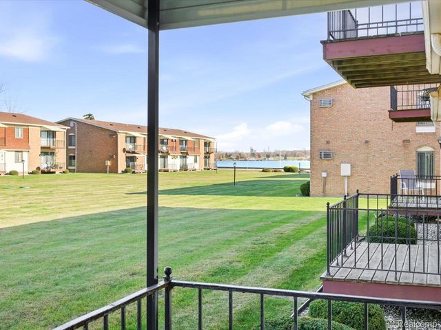 1900 River Road 3, Marysville, MI 48040