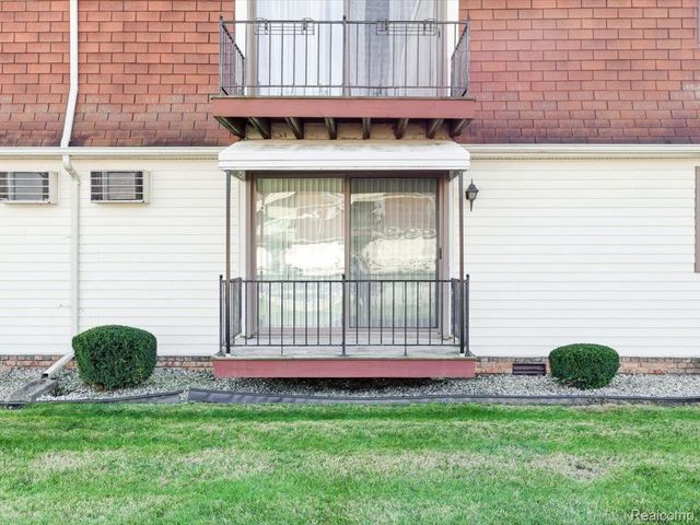 1900 River Road 3, Marysville, MI 48040