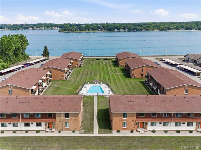 1900 River Road 3, Marysville, MI 48040