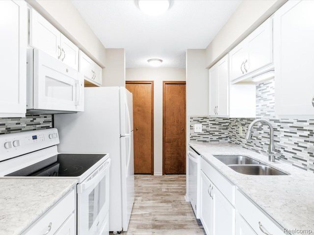 1900 River Road 3, Marysville, MI 48040