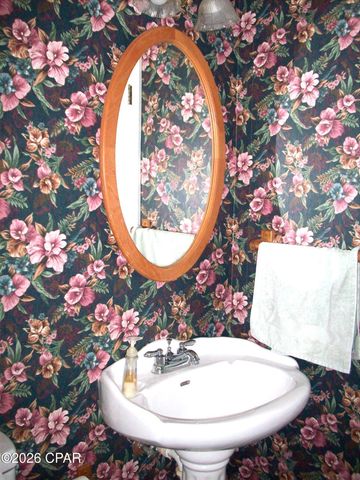 2549 Woods View Drive, Marianna, FL 32446