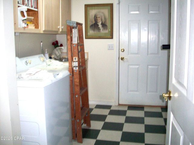 2549 Woods View Drive, Marianna, FL 32446