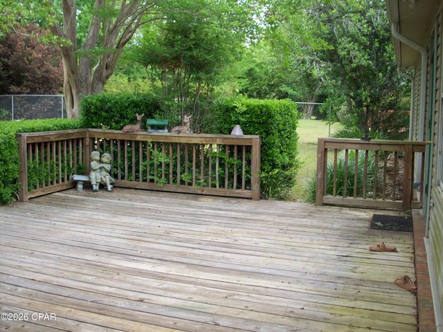 2549 Woods View Drive, Marianna, FL 32446