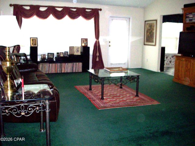 2549 Woods View Drive, Marianna, FL 32446