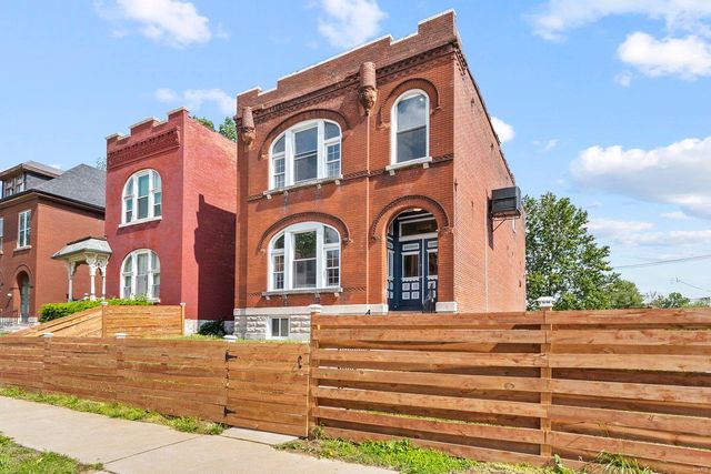 2032 E Adelaide Avenue, St Louis, MO 63106