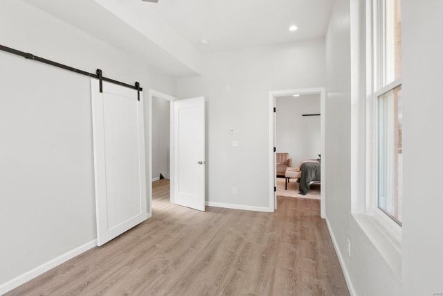 2032 E Adelaide Avenue, St Louis, MO 63106