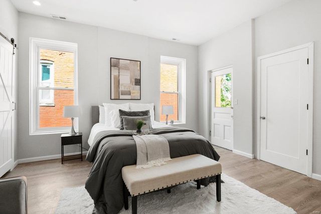 2032 E Adelaide Avenue, St Louis, MO 63106