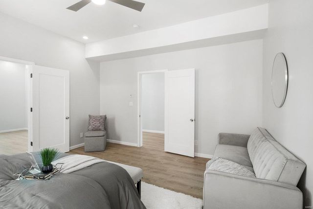 2032 E Adelaide Avenue, St Louis, MO 63106