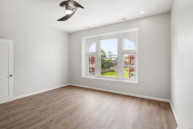 2032 E Adelaide Avenue, St Louis, MO 63106