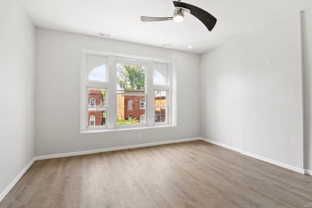 2032 E Adelaide Avenue, St Louis, MO 63106