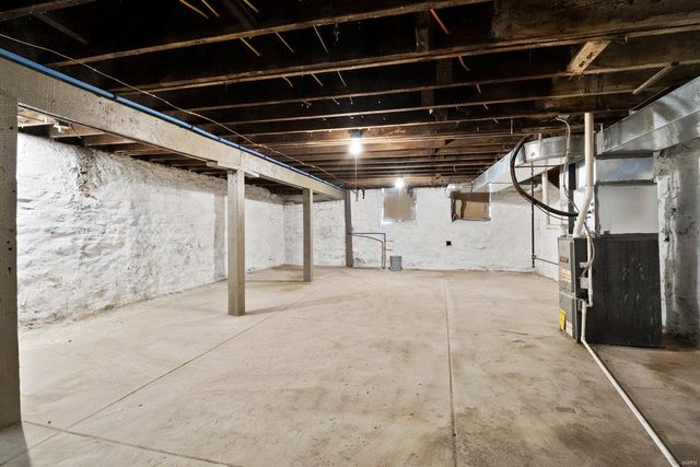 2032 E Adelaide Avenue, St Louis, MO 63106