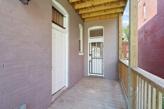 2032 E Adelaide Avenue, St Louis, MO 63106