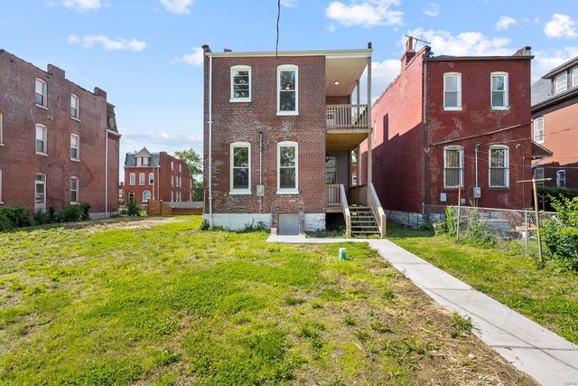 2032 E Adelaide Avenue, St Louis, MO 63106