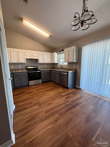 8940 Longmont Way, Milton, FL 32583